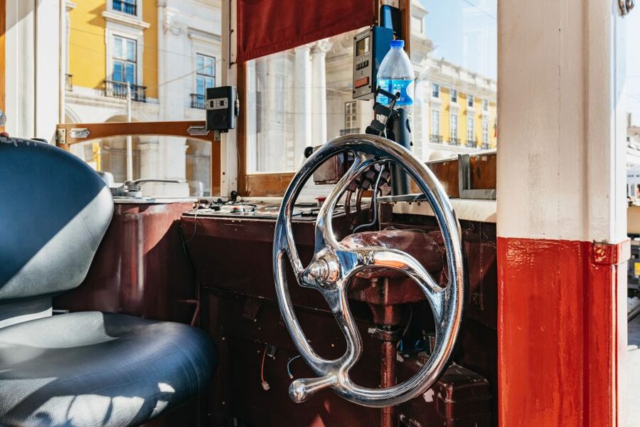 Lisbon: 72/96-Hour Hop-On Hop-Off Bus, Tram & Boat Ticket - Modern Lisbon bus route (Purple line): Avenida da Liberdade to Oceanário and beyond