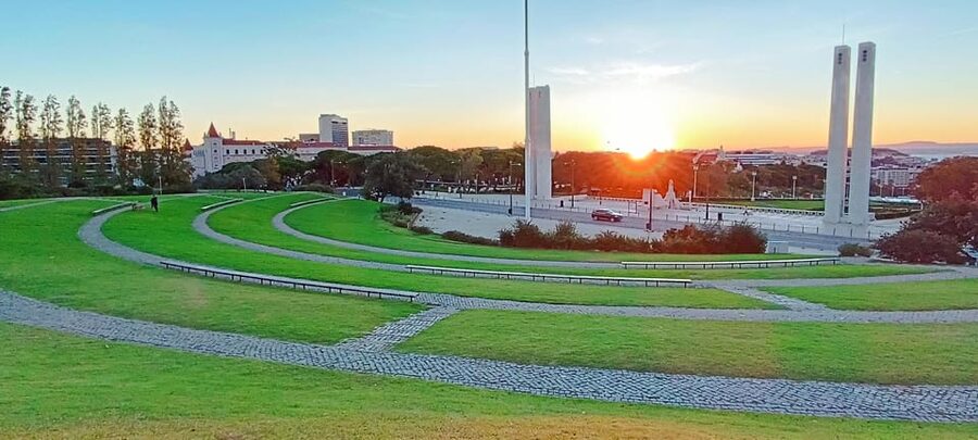 Lisbon: 8 Hour Private Tour through Lisbon (up to 7 people) - Expo Park and Lisbon Cathedral: Getting Oriented Fast