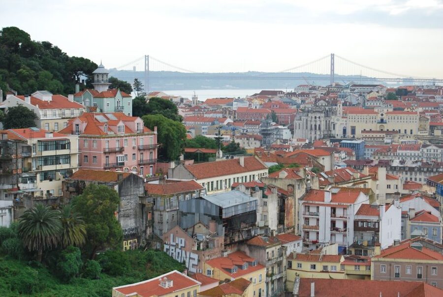 Lisbon: Alfama and São Jorge Castle Quarters Walking Tour - Key things that make this tour worth your time