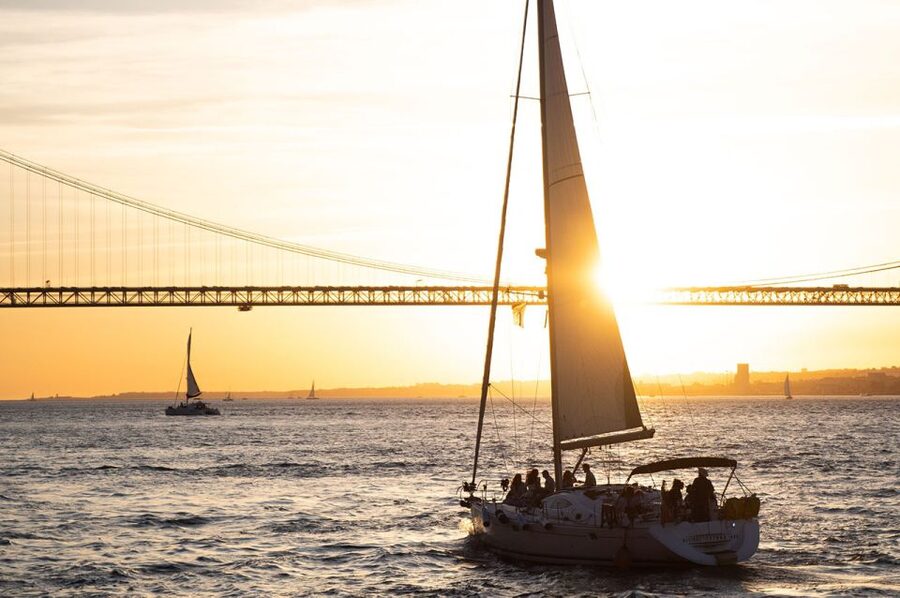 Lisbon: Alfama Charms, Tapas, Wine and Sunset Boat Cruise - Why this Alfama-to-the-Tagus plan works at night