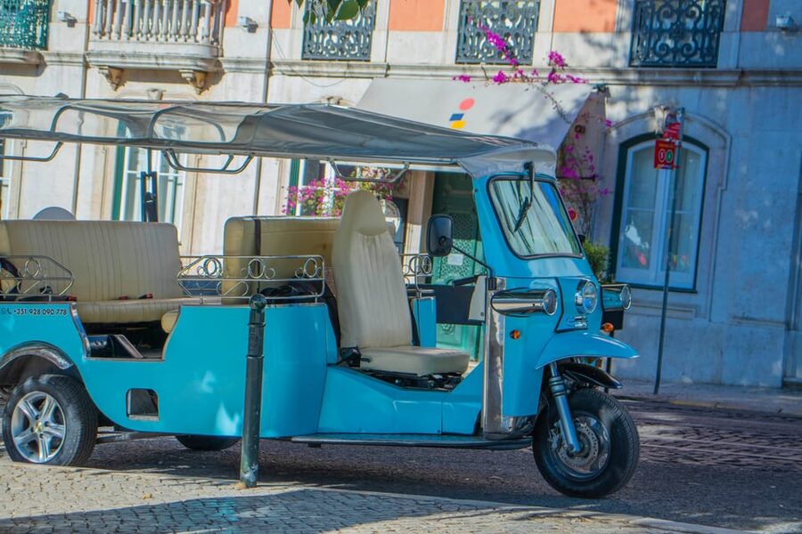 Lisbon: All Viewpoints Tuk-Tuk Tour with a True Local Guide - The 4-hour upgrade: Rua Augusta Arch plus Momentos wine and cheese