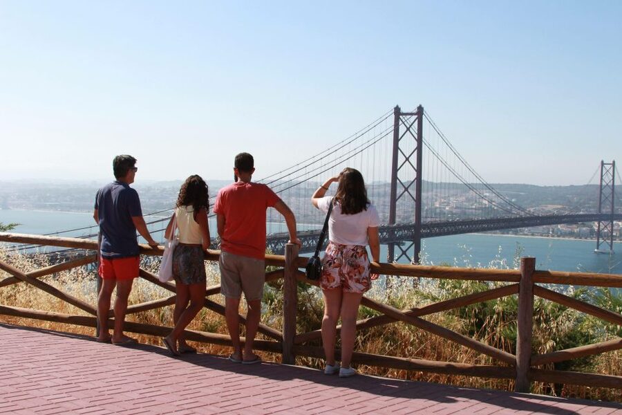 Lisbon: Arrábida and Sesimbra Day Trip with Wine - The Arrábida Natural Park drive and the Portinho Arrábida beach break