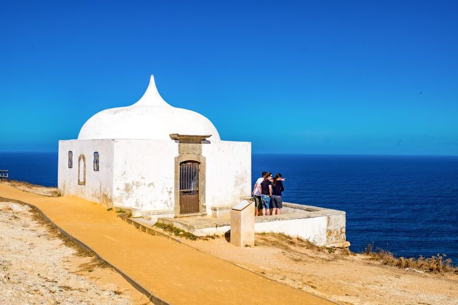 Lisbon: Arrábida Natural Park and Sesimbra Day Trip - Sesimbra: fishermen, the Moorish castle, and a working seaside town vibe