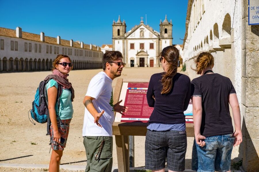 Lisbon: Arrábida Natural Park and Sesimbra Day Trip - Lunch in Sesimbra: fresh fish, own expense, and how to plan your budget