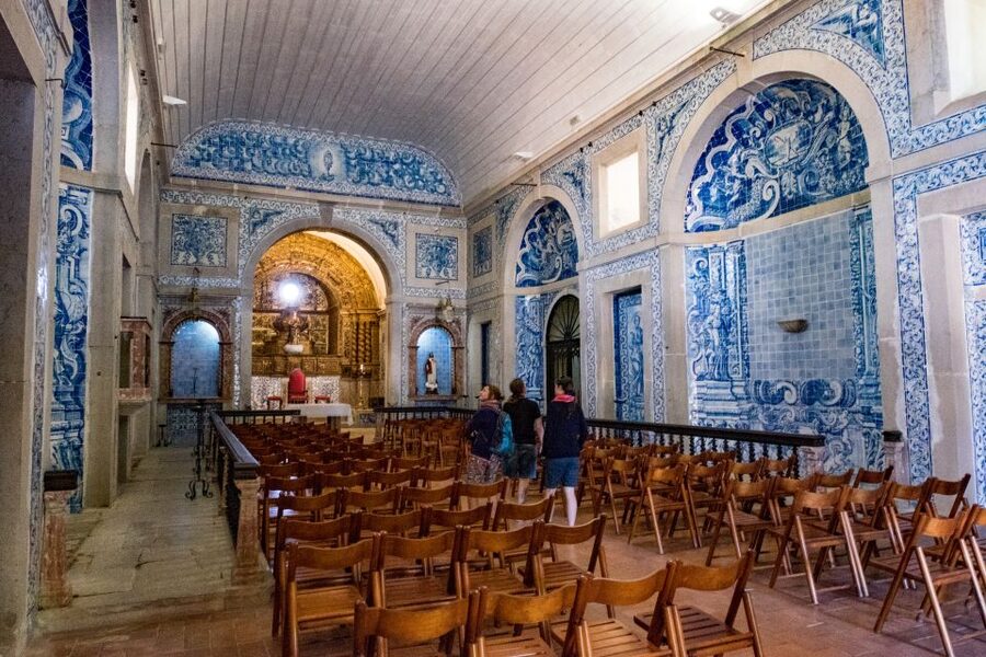 Lisbon: Arrábida Natural Park and Sesimbra Day Trip - Saint Margareth Cave and Portinho da Arrábida: moderate walking, chapel-type detail