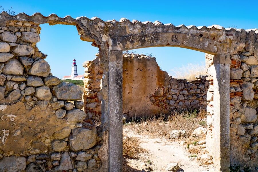 Lisbon: Arrábida Natural Park and Sesimbra Day Trip - Guides, pacing, and small-group comfort: why the day feels easy for most people