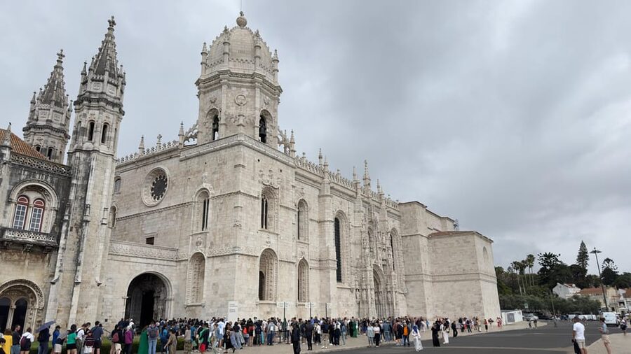 Lisbon: Belem Tour with Pastéis at Jerónimos Monastery - Padrão dos Descobrimentos: the Age of Discoveries told in monuments