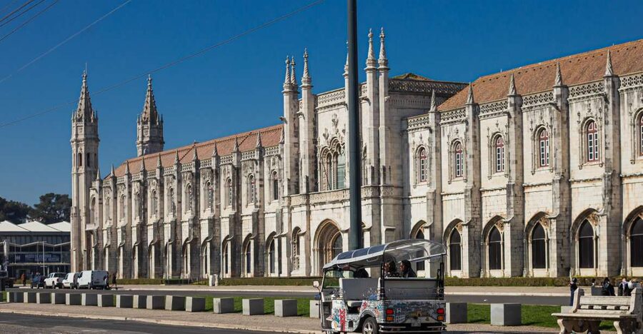 Lisbon: Belém Tuk Tuk Tour with Pastel de Nata Tasting - The 2-hour rhythm: photo stops, guided moments, and calm pacing