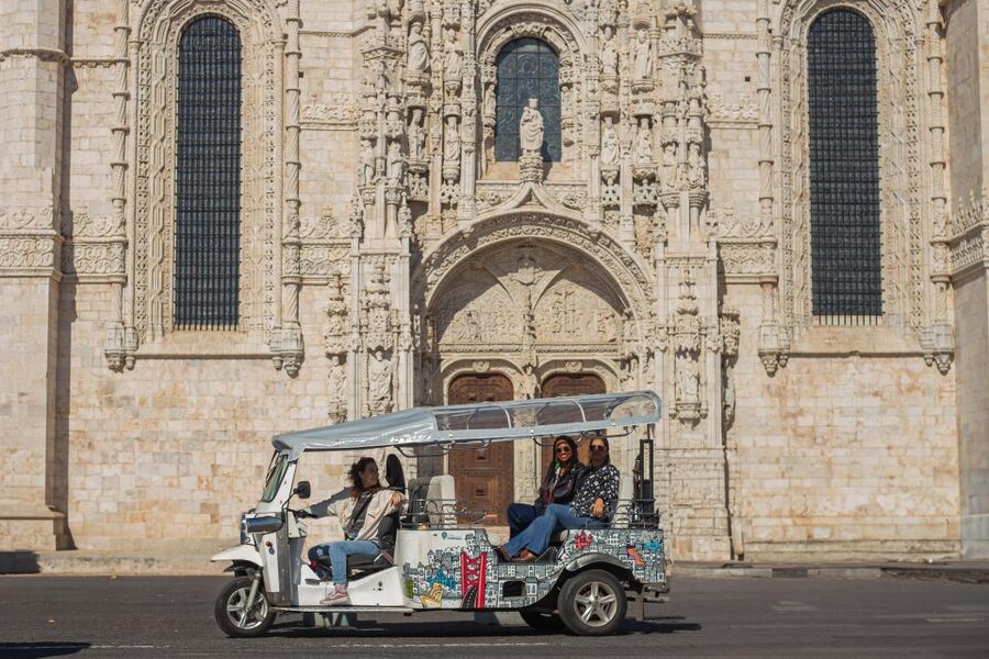 Lisbon: Belém Tuk Tuk Tour with Pastel de Nata Tasting - Monument to the Discoveries and the Tagus River viewpoints
