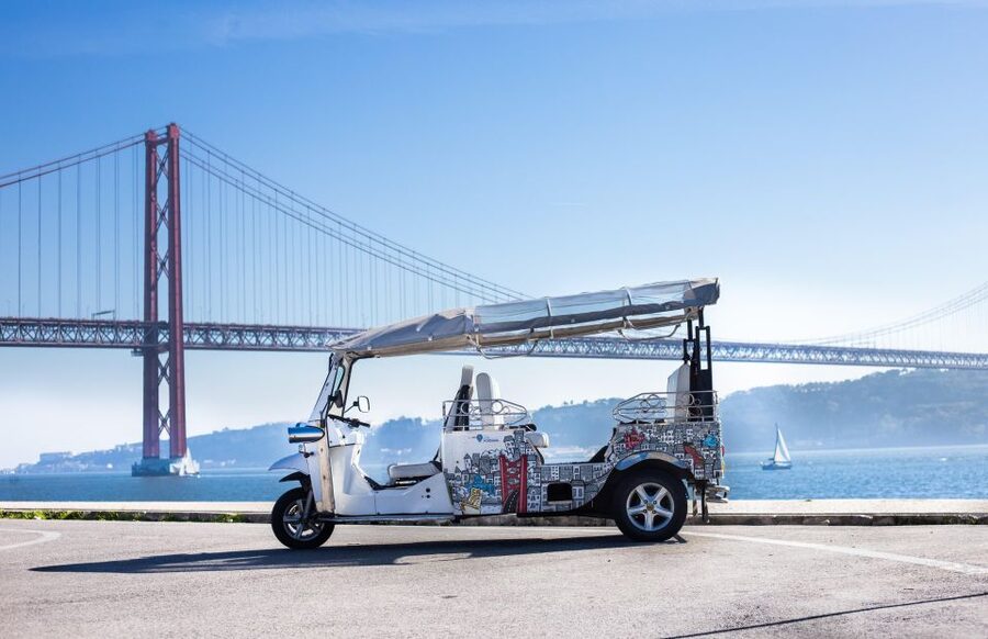 Lisbon: Belém Tuk Tuk Tour with Pastel de Nata Tasting - Under the 25 de Abril Bridge: the best scenery trick for the way back