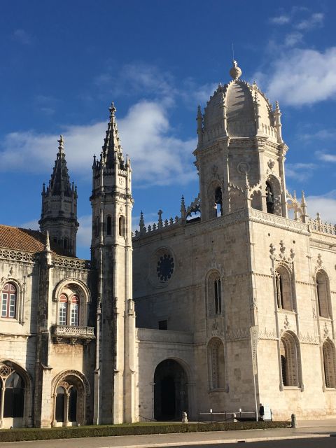 Lisbon: Belem Walking Tour with Jeronimos Monastery Ticket - Getting oriented in Belém, starting at the Afonso de Albuquerque Garden