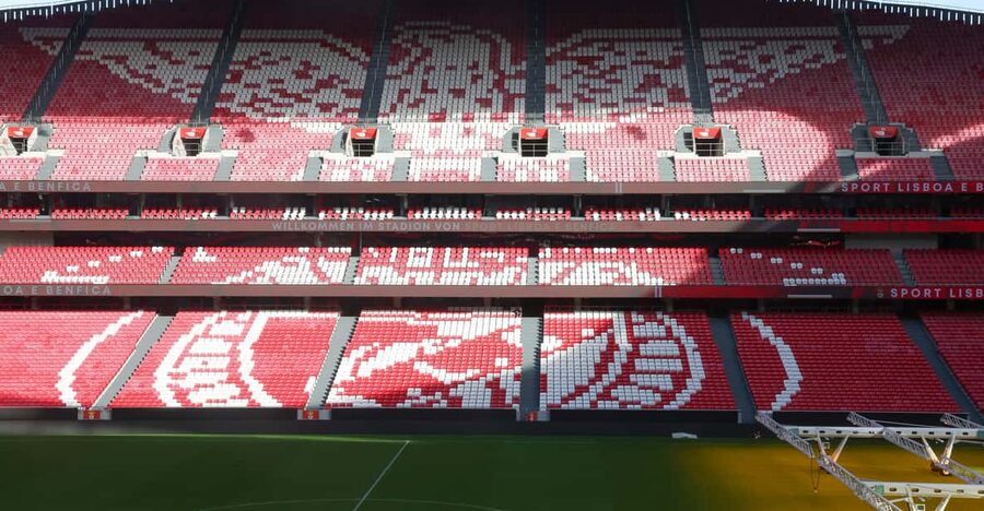 Lisbon: Benfica Luz Stadium Tour with Souvenir Scarf - Locker room and press room access: the match-day reality check