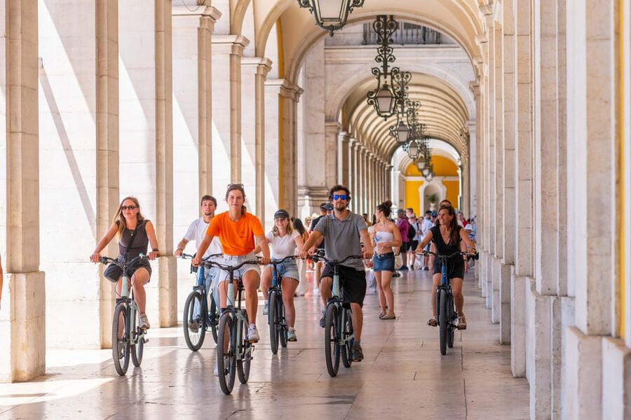 Lisbon Bike Tour: Langs de rivier van Belém naar Lissabon - Finding the Meeting Spot at Altis Belém Hotel & Spa