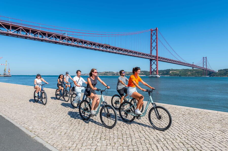 Lisbon Bike Tour: Langs de rivier van Belém naar Lissabon - Along the Riverfront Docks to Cais do Sodré
