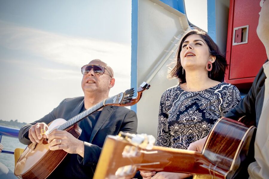 Lisbon: Boat Cruise with Live Fado Performance and a Drink - Best Views in Town: Getting Great Photos Without Fighting the Wind