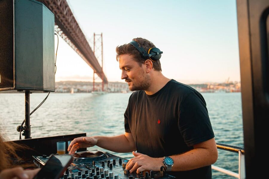 Lisbon Boat Party - Live DJ & Afterparty with VIP Club entry - The 4-Hour Cruise Along the Tagus River
