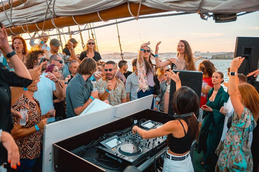Lisbon Boat Party - Live DJ & Afterparty with VIP Club entry - Meeting the Crew at Principe Perfeito