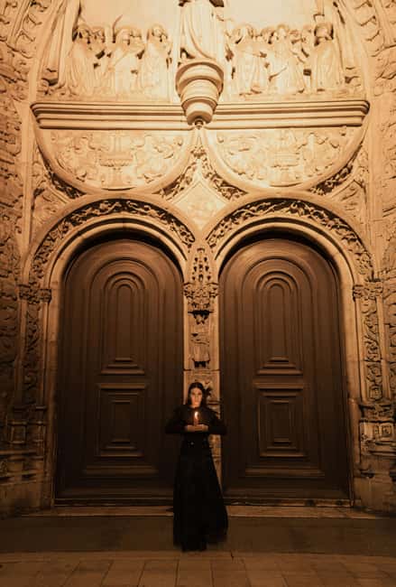 Lisbon by Night: Guided Walking Tour - The Unholy Secrets - Where you meet, and how to spot your guide fast