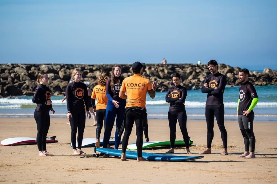 Lisbon: Capafórnia Surf Experience - What happens during the 90 minutes of surf basics on white sand
