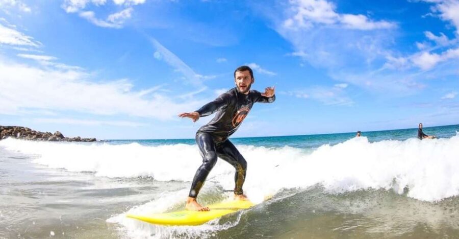 Lisbon: Capafórnia Surf Experience - The real start: meeting up and getting your surf kit on
