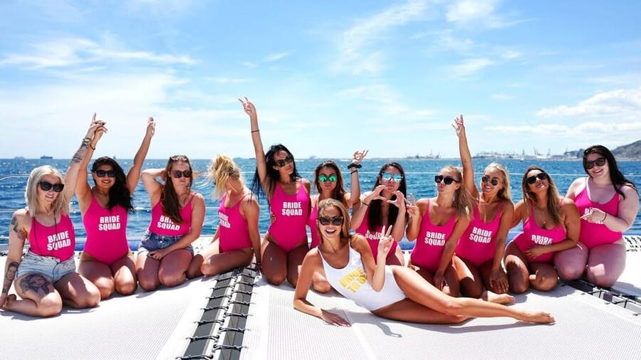 Lisbon: Catamaran Boat Party with Music, Open Bar & Dives - The 3-hour flow: music, open bar timing, and deck time