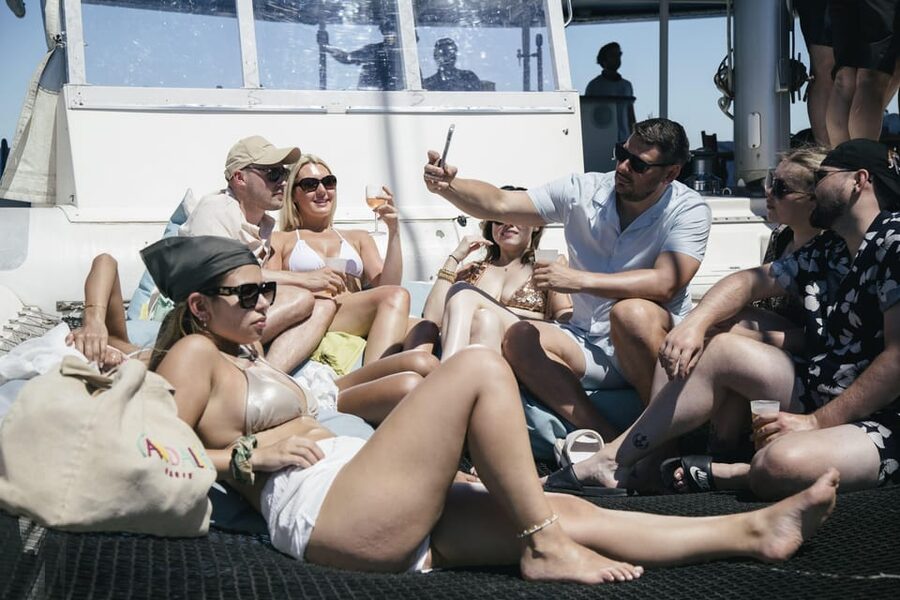 Lisbon: Catamaran Boat Party with Music, Open Bar & Dives - Algés to the Belém area: what you’ll notice from the deck