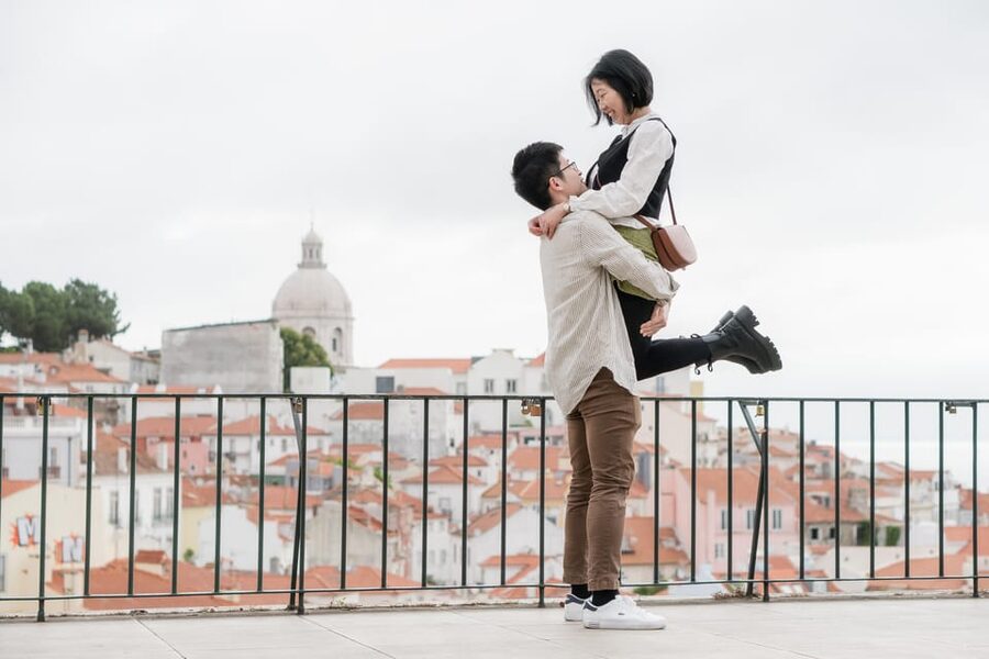 Lisbon: Cinematic Photoshoot with Local Photographer Guide - Choosing your time: 20 minutes or up to 1 hour