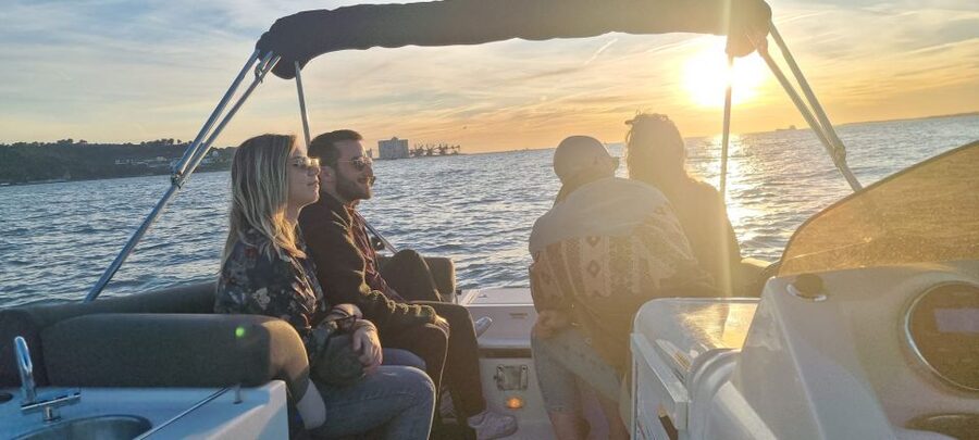 Lisbon: City Boat Cruise Daytime/Sunset/Night with Champagne - Moving upriver: Comércio Square, Cais do Sodré, and the feel of the waterfront