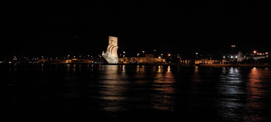 Lisbon: City Boat Cruise Daytime/Sunset/Night with Champagne - The hill profile payoff: São Jorge Castle and National Pantheon with Alfama views