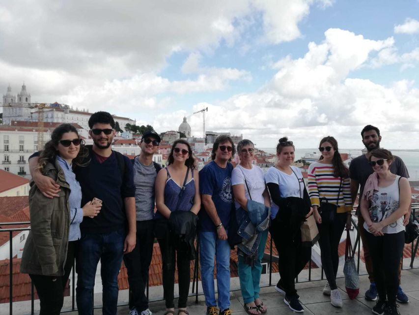 Lisbon: City Sightseeing Private Tour with Guide - Meeting at Praça do Comércio, then easing into old Lisbon
