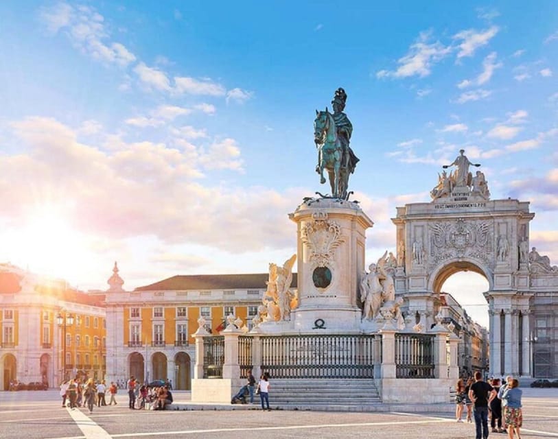 Lisbon: City Sightseeing Tour - Jerónimos Monastery: Manueline architecture plus real history