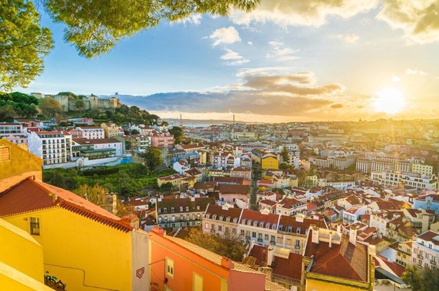 Lisbon City Tour 4 Hours - Sé de Lisboa and Igreja de Santo António, Old Lisbon With Real Weight