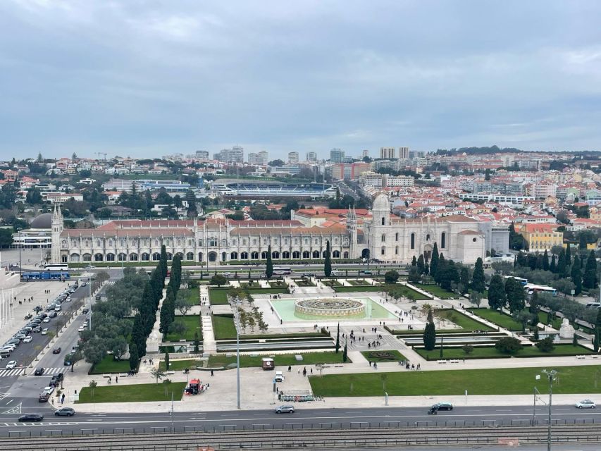 Lisbon: City Tour Alfama, New Town and Belém - Chiado and Largo do Carmo: Art, Theaters, Bookshops, and Everyday Lisbon