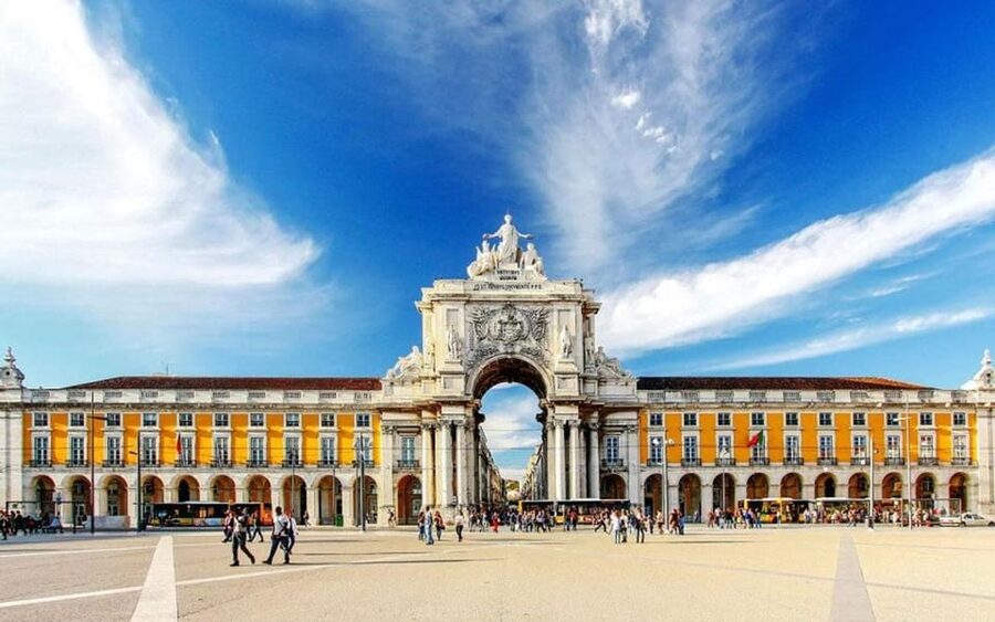 Lisbon City Tour: All Must-See Attractions with Expert Guide - Padrão dos Descobrimentos: a monument you can connect to the story