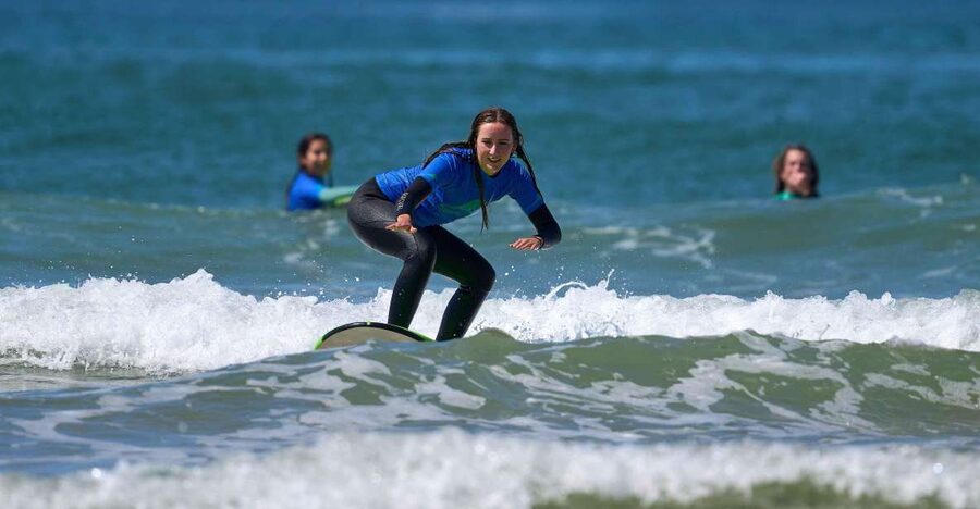 Lisbon: Come try our Surf Lesson in Costa da Caparica - Gear Included: Surfboard, Wetsuit, and Staying Comfortable