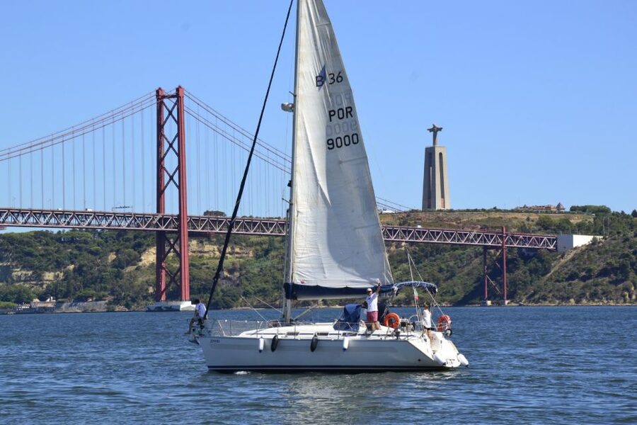 Lisbon: Day and Sunset Tour on the Tagus River - Belém Tower and the Monument to the Discoveries, best seen from water angles