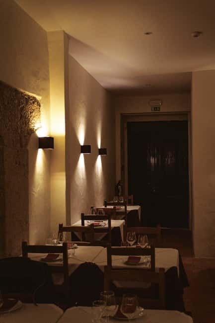 Lisbon: Dinner with Fado Show with the Rising Stars of Fado - Key Things You’ll Notice at Canto do Poeta