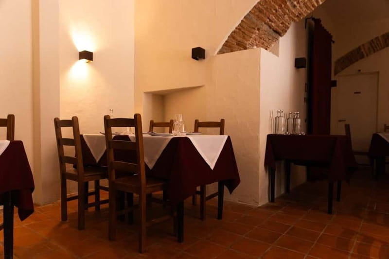 Lisbon: Dinner with Fado Show with the Rising Stars of Fado - Who Should Book This Fado Dinner Show (and Who Should Skip)