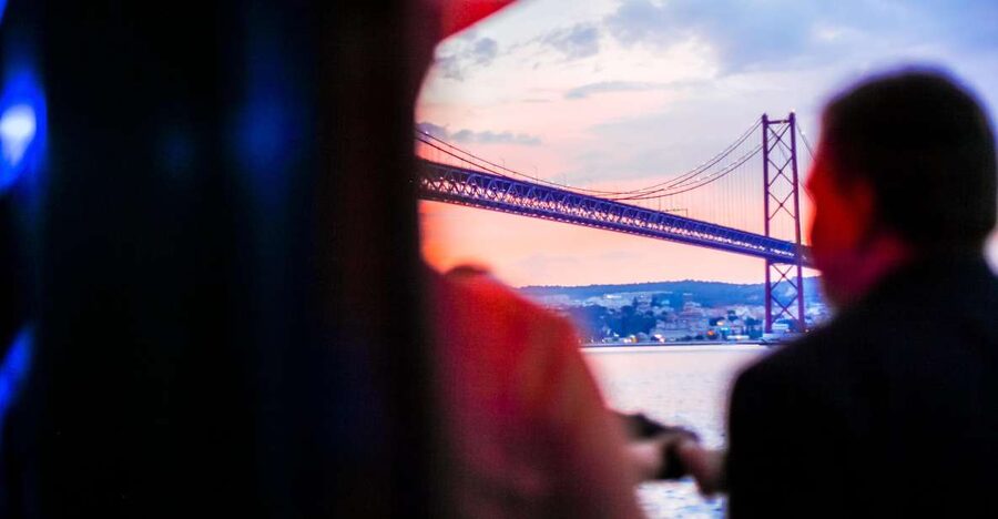 Lisbon: Disco Night Cruise with DJ and Open Bar - Meeting at Estação Fluvial Sul e Sueste: get on board without stress