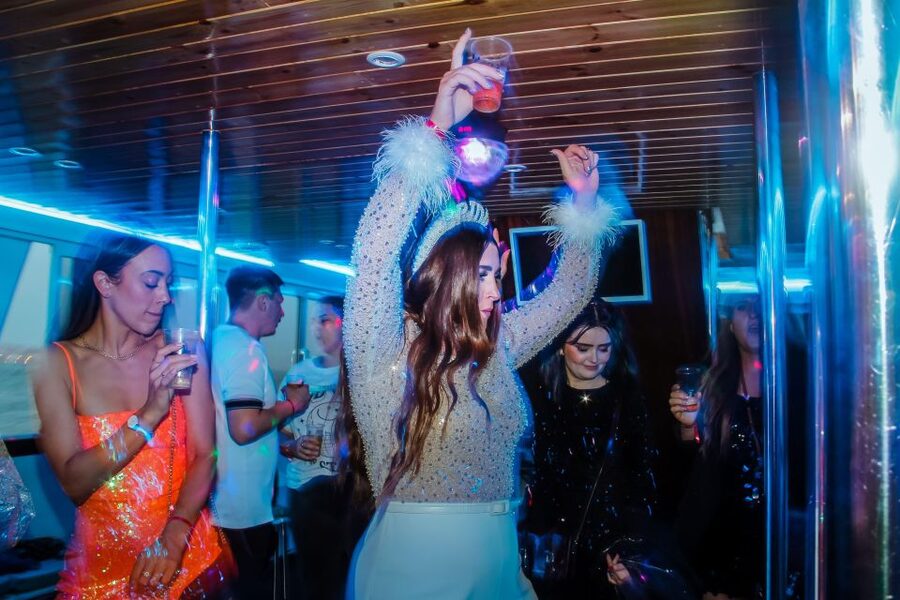 Lisbon: Disco Night Cruise with DJ and Open Bar - What the tour team actually does, and what languages you will hear