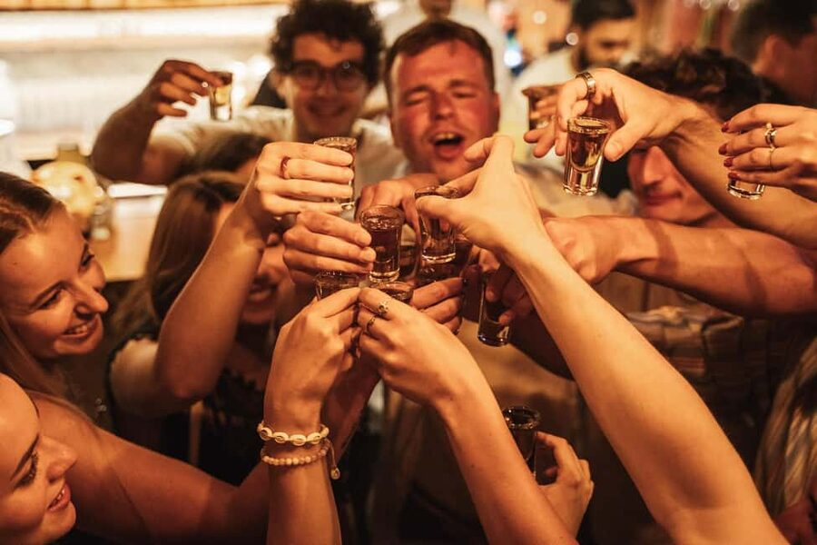 Lisbon: Drunken History Walking Tour with Included Drinks - Start at Largo do Carmo, where the night sets the pace