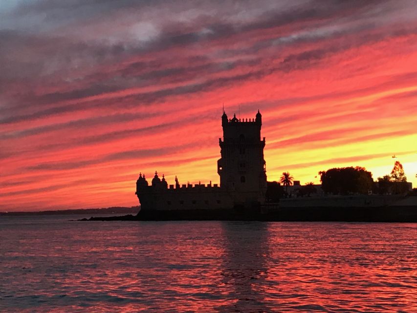 Lisbon: Enjoy a Sunset or Night Tagus River Sailboat Cruise - North bank highlights: Terreiro do Paço and Cais do Sodré
