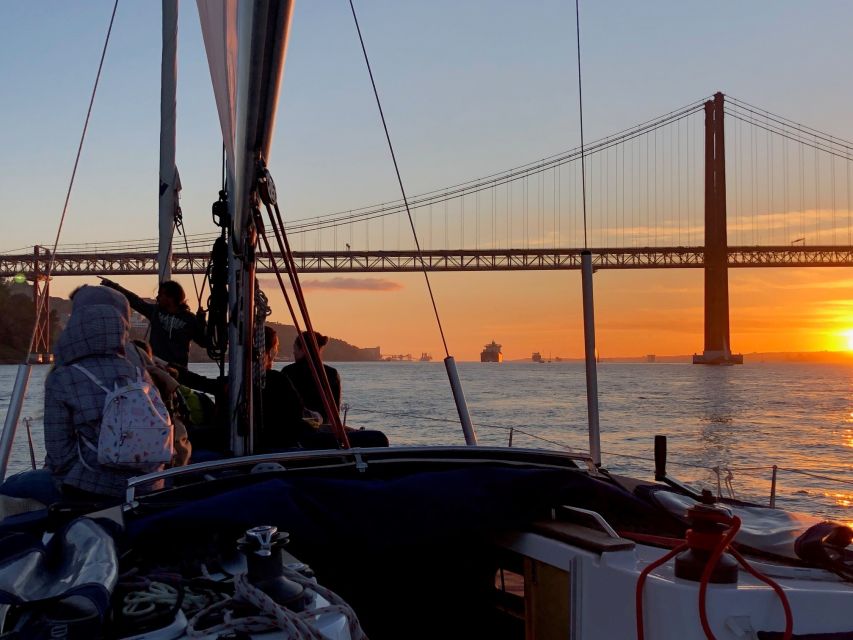 Lisbon: Enjoy a Sunset or Night Tagus River Sailboat Cruise - Sailing through the middle: why the 2-hour timing works
