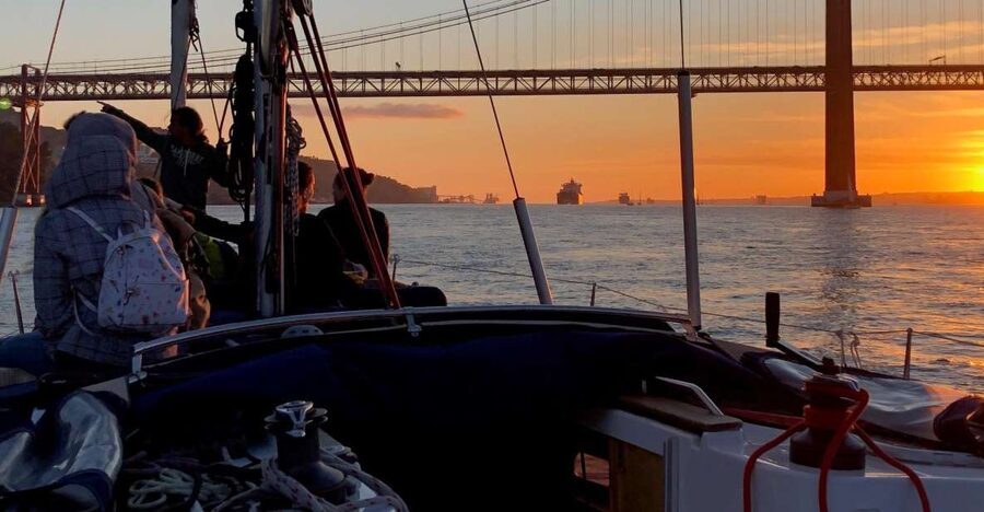 Lisbon: Enjoy a Sunset or Night Tagus River Sailboat Cruise - South bank sights: old fort and prison remains