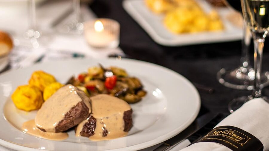 Lisbon: Erotic Cabaret Show and Dinner - Who Should Book This Lisbon Cabaret Dinner Show
