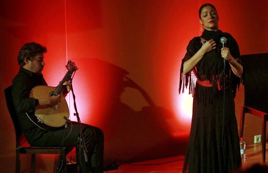 Lisbon: Evening City Tour with Dinner and Live Fado Show - Getting your bearings with Marques de Pombal and Rossio Square