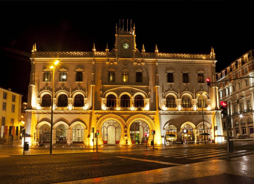 Lisbon: Evening City Tour with Dinner and Live Fado Show - Panoramic viewpoints that show Lisbon’s hills in one night