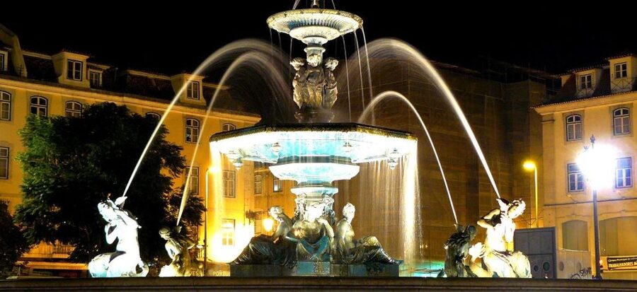 Lisbon: Evening City Tour with Dinner and Live Fado Show - Alfama dinner and live Fado: the emotional payoff