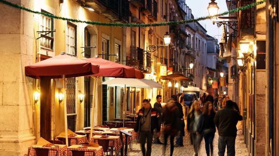 Lisbon: Evening City Tour with Dinner and Live Fado Show - Meeting at Parque Eduardo VII, then rolling into the evening