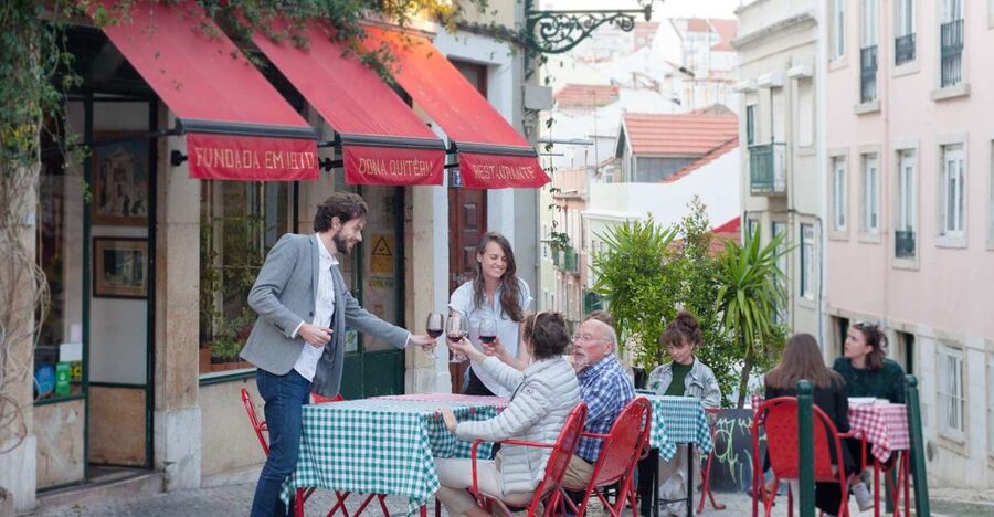 Lisbon: Evening Local Food Crawl with Drink Pairings - A Lisbon evening meal that walks you into the city